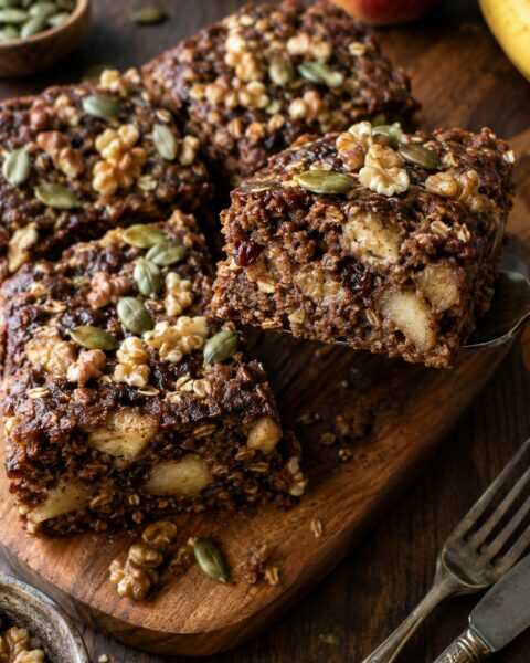 Oat, Apple and Banana Cake With No Flour and No Added Sugar